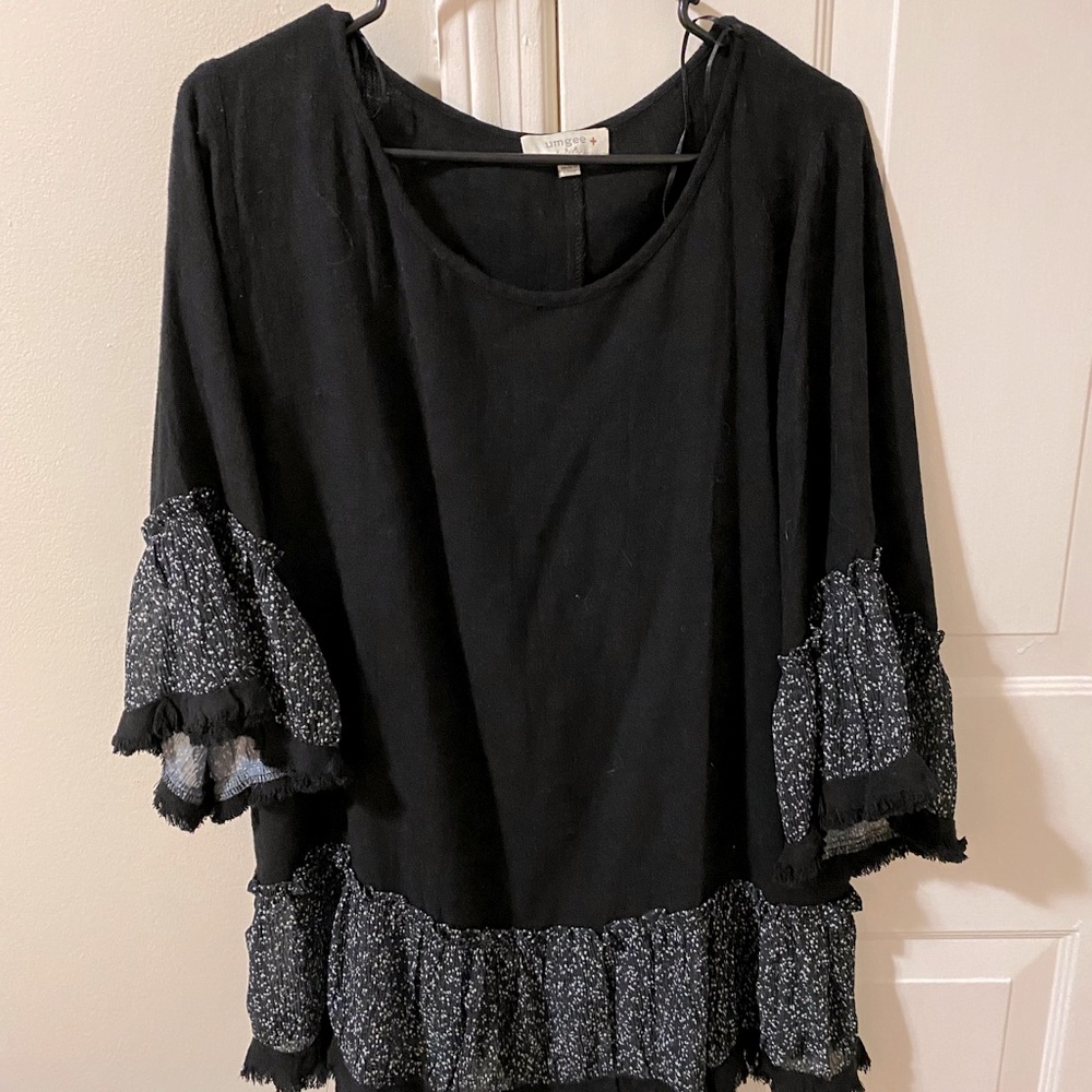 Black 3/4 length flair sleeve top